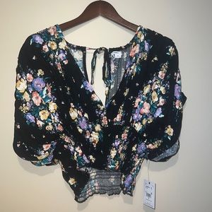 ✨ NWT ~ O’Neill Halette Top ~ Medium